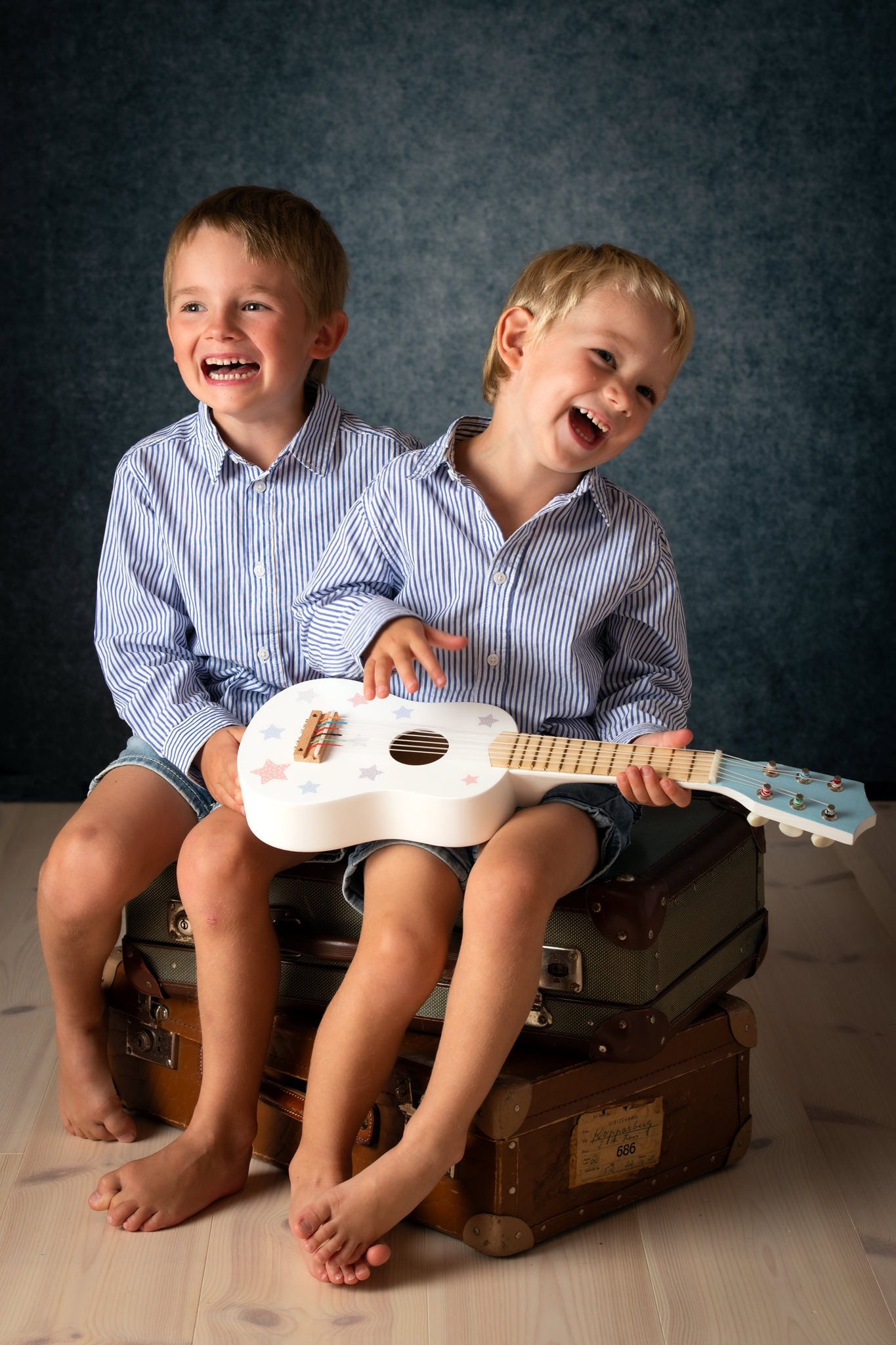 Syskonfotografering i studio, foto Anneli Skåreby